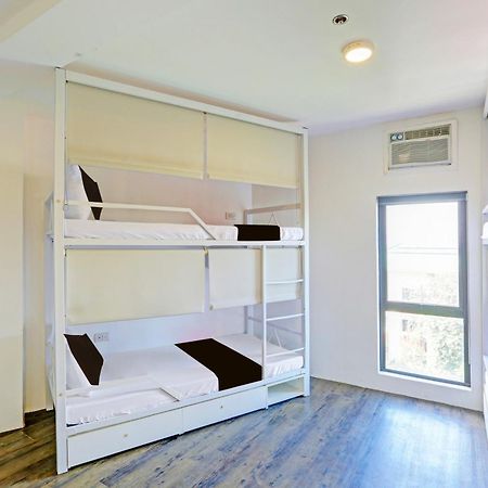 Spot On Hostel ,Taguig Manila Formerly Mytown Hongkong エクステリア 写真