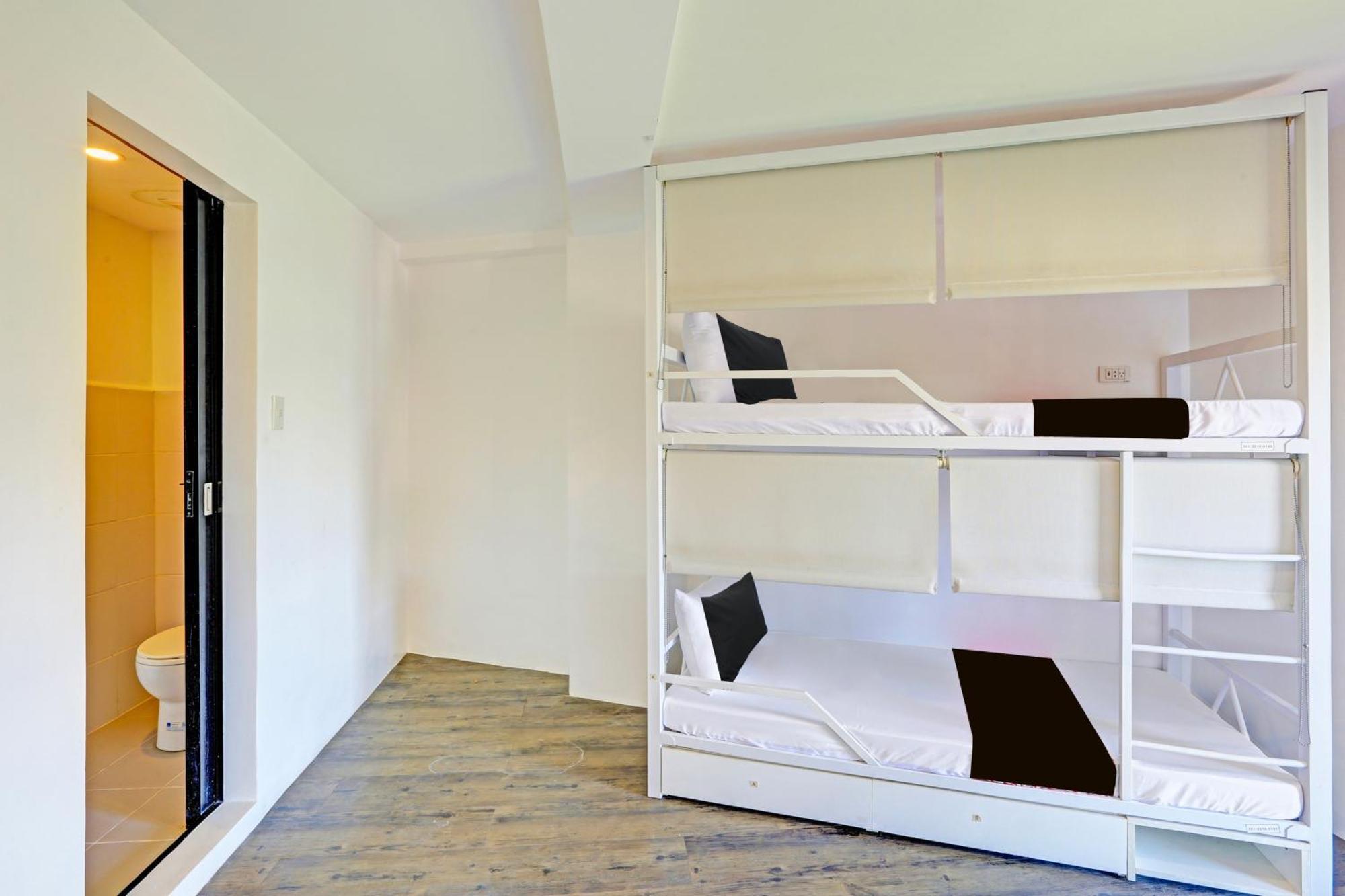 Spot On Hostel ,Taguig Manila Formerly Mytown Hongkong エクステリア 写真