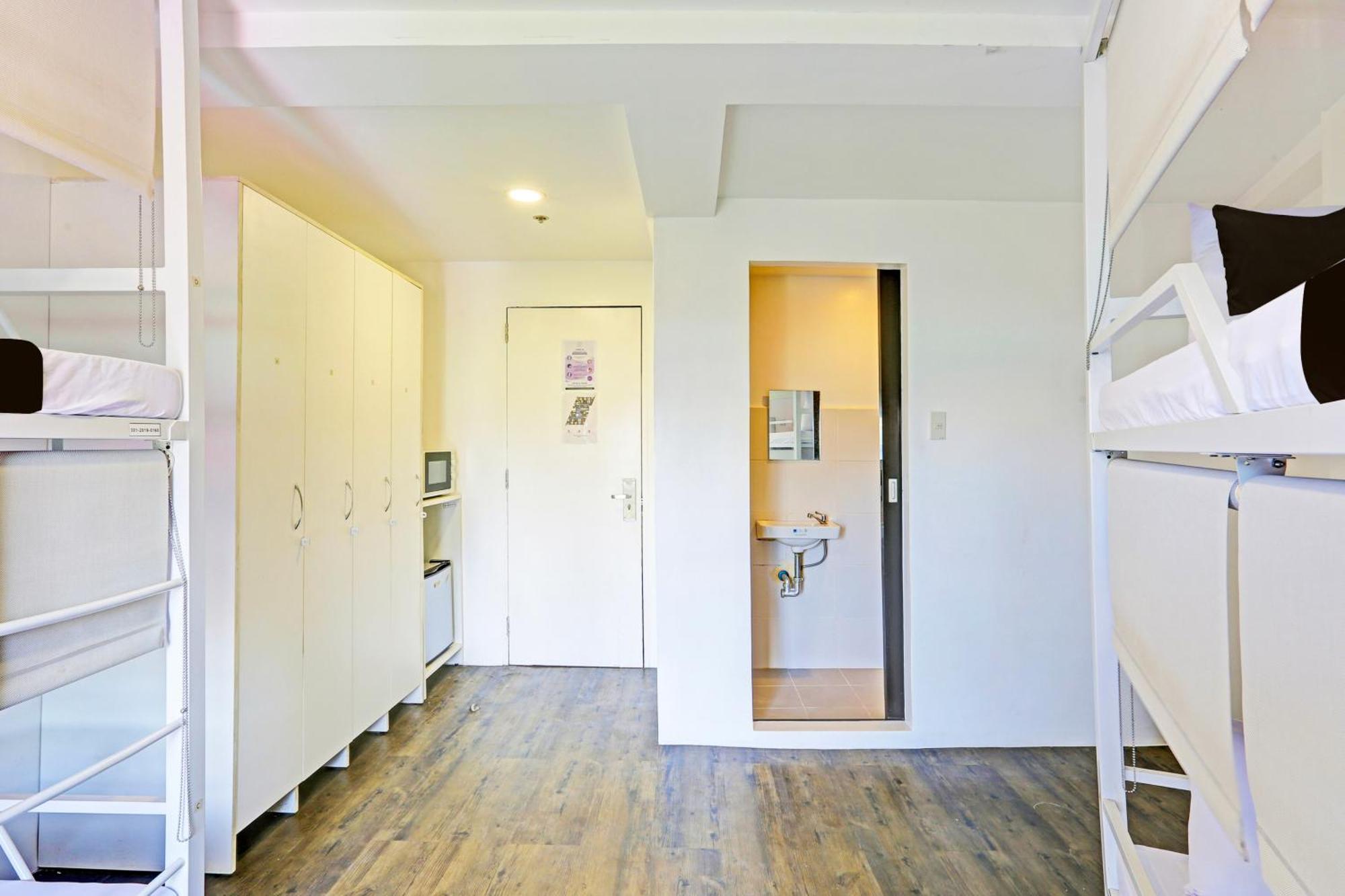 Spot On Hostel ,Taguig Manila Formerly Mytown Hongkong エクステリア 写真