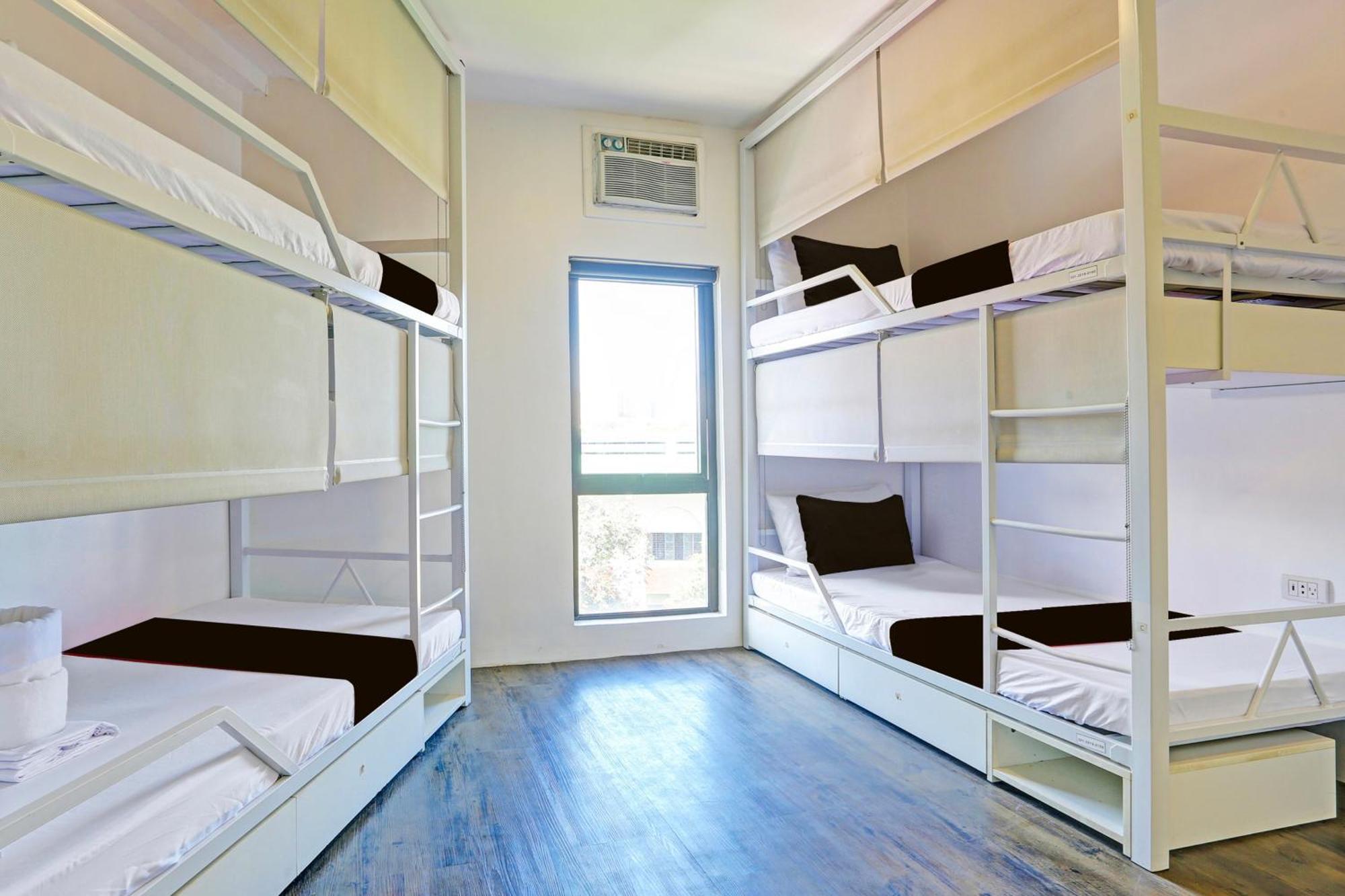 Spot On Hostel ,Taguig Manila Formerly Mytown Hongkong エクステリア 写真