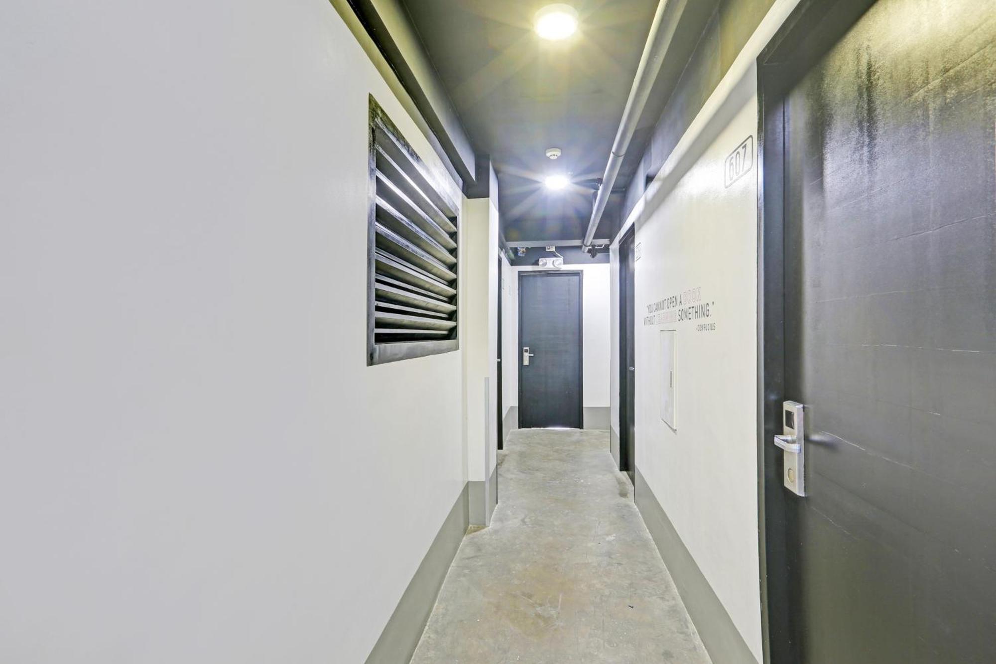 Spot On Hostel ,Taguig Manila Formerly Mytown Hongkong エクステリア 写真
